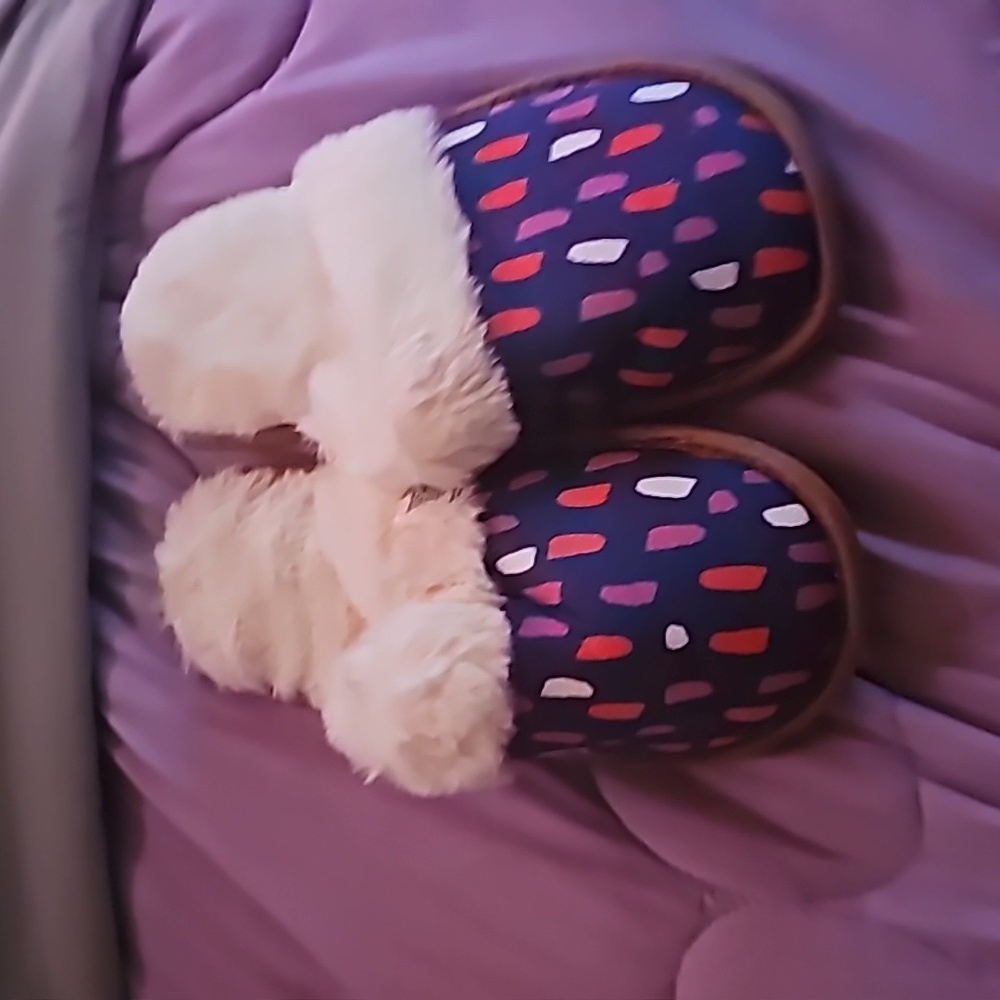 Avon FURRY Slippers M(7-8)